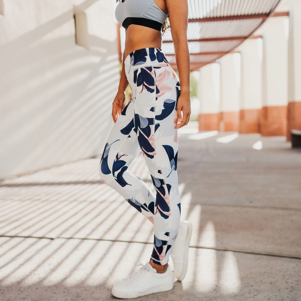 Amp Leggings in Magnolia